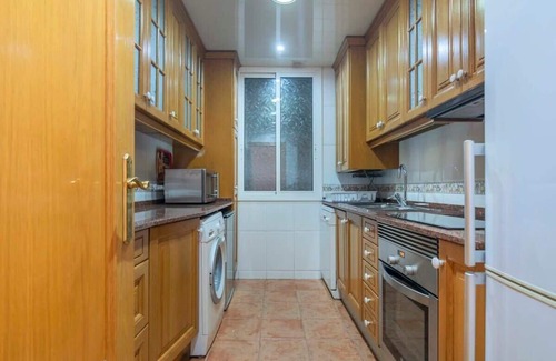 Sant Antoni Apartment | Plaza España 4BD/2BTH with terrace for families