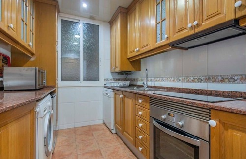 Sant Antoni Apartment | Plaza España 4BD/2BTH with terrace for families