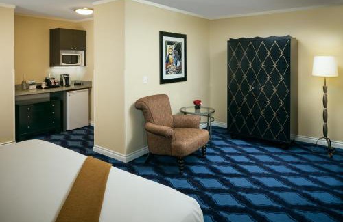 Historic Downtown District Hotel | Plaza Inn & Suites at Ashland Creek
