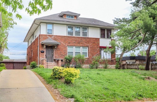 Kansas City House | Plaza Loose Park UMKC Whole Foods — FREE KC Streetcar!