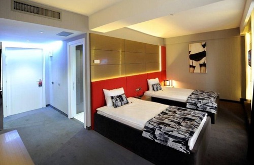 Tirgu Mures Hotel | Plaza V