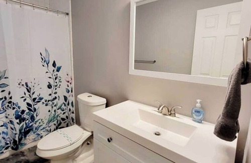 Taylor House | Pleasant 3 BR Home Near ✈︎DTW airport ✈︎*Sleeps 6*