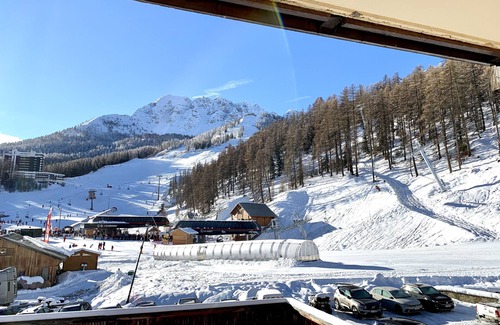 Les Claux Apartment | Pleasant 6-person apartment in Vars facing the slopes