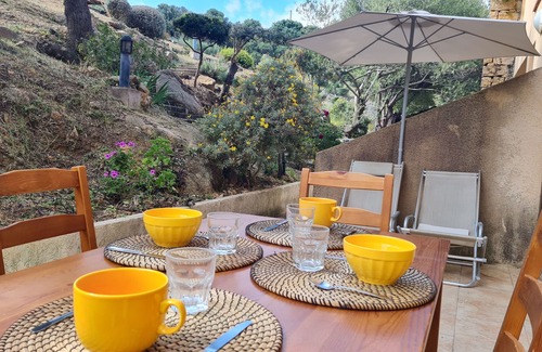 Serra-di-Ferro Apartment | Pleasant air-conditioned apartment (residence * swimming pool, sea on foot.)