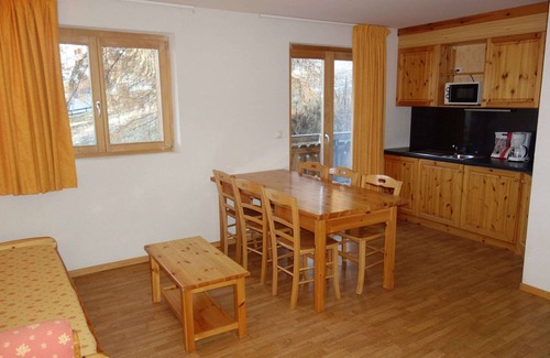 Saint-Pierre-de-Clages Apartment | Pleasant apartment with sauna