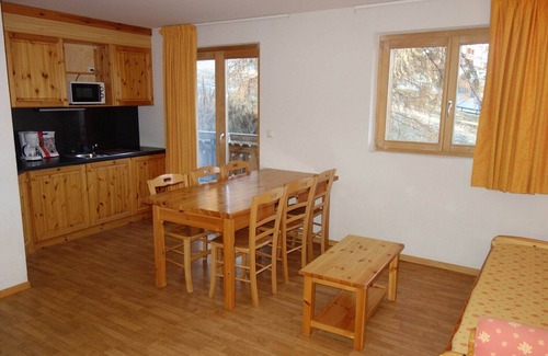 Saint-Pierre-de-Clages Apartment | Pleasant apartment with sauna