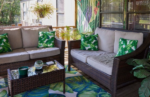 Homosassa House | Pleasant Days Bb Scallop Room