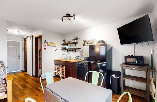 Grayland Condo | Pleasant dog-friendly condo near beach with hot tub, fireplace & outdoor area