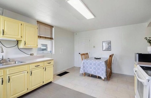 Avalon House | Pleasant Getaway in Avalon, PA