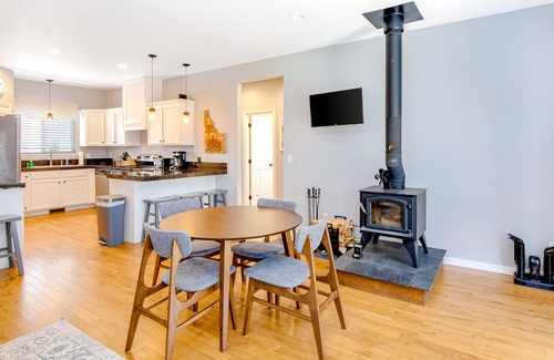 Donnelly House | Pleasant home with mountain views & fireplace - dog, family & fisherman friendly