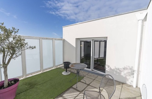 Saint-Felix Apartment | Pleasant love nest with a lovely balcony
