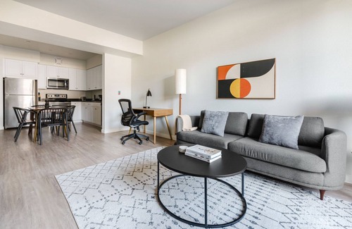 Oakland Apartment | Pleasant Oakland 1BR w/Rooftop Lounge, near Dining, by Blueground
