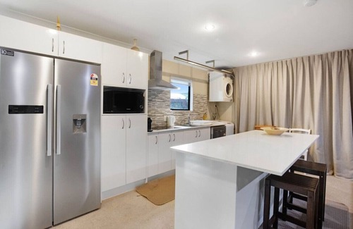 Greenlane - Ellerslie Apartment | Pleasant Pines Unit with Parking