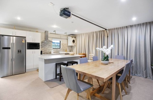 Greenlane - Ellerslie Apartment | Pleasant Pines Unit with Parking