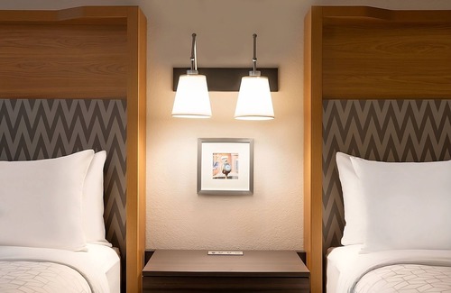 Fort Worth Hotel | Pleasant Stay! 4 Upscale Units! Indoor Pool, Near Fort Worth Botanic Garden