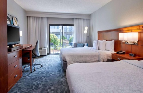 Eden Prairie Resort | Pleasant Stay, Convenient Location! Onsite Pool, Pets Allowed with Fee