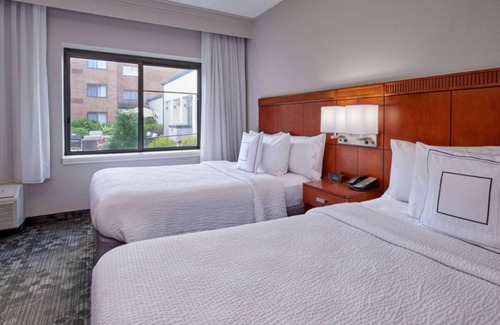 Eden Prairie Resort | Pleasant Stay, Convenient Location! Onsite Pool, Pets Allowed with Fee