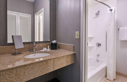 Eden Prairie Resort | Pleasant Stay, Convenient Location! Onsite Pool, Pets Allowed with Fee