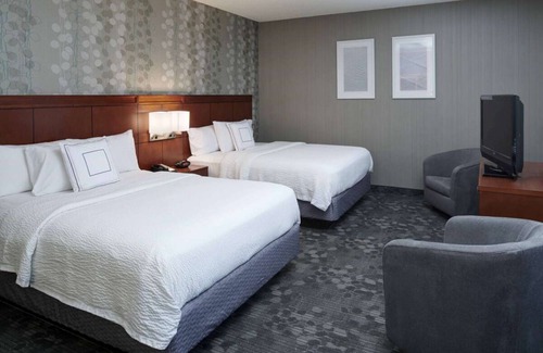 Brookfield Hotel | Pleasant Stay, Convenient Location! Indoor Swimming Pool, Pets are Welcome!
