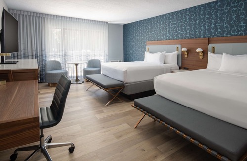Port Angeles Hotel | Pleasant Stay! Outdoor Pool, Parking, Pets Allowed, Near 5th and Oak Park!