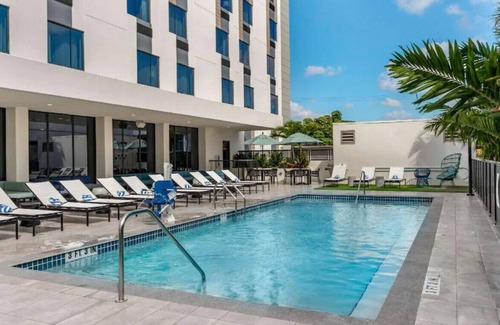 Miami Springs House | Pleasant Suite! Nice Amenities, Bar & Gym!