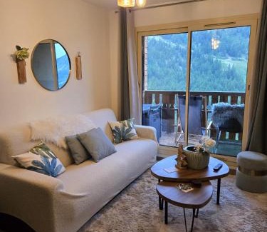 Isola Apartment | Plein Centre, luxueux 6 personnes, 2 chambres, parking , terrasse, vue, Tout pédestre