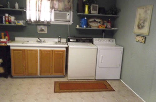 Broaddus House | Plenty of room for everyone! Sleeps 10!