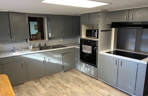 Broaddus House | Plenty of room for everyone! Sleeps 10!