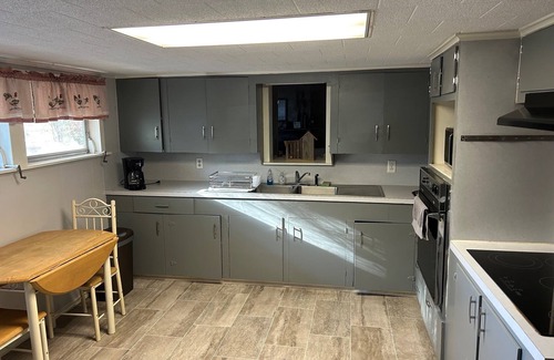 Broaddus House | Plenty of room for everyone! Sleeps 10!