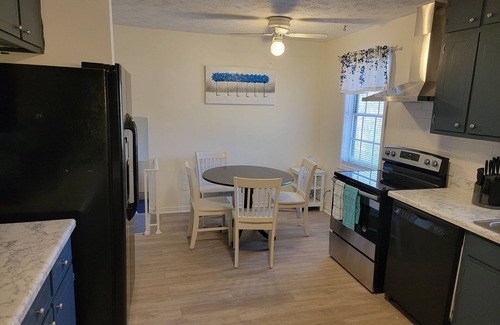 Stone Mountain House | Plenty of Space 35 Minutes From Atlanta Sleeps 20+
