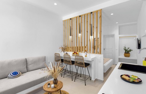 Naousa House | Plori Suite 1