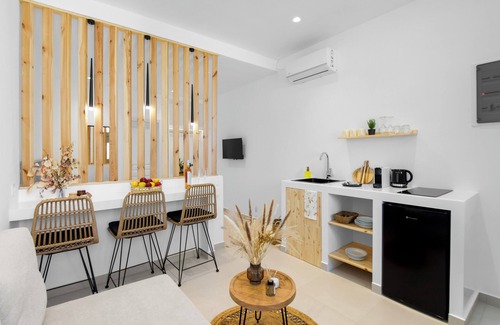 Naousa House | Plori Suite 1