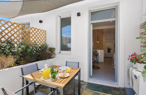 Naousa House | Plori Suite 1