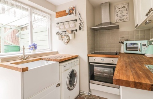 Hoxne Cottage | PLOUGHMAN'S, pet friendly, character holiday cottage in Hoxne