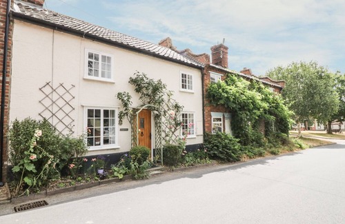 Hoxne Cottage | PLOUGHMAN'S, pet friendly, character holiday cottage in Hoxne