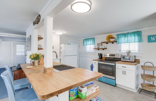 Newbury House | Plum Island Retreat ~ 1-Block Walk to Beach!