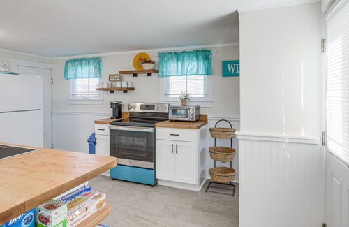 Newbury House | Plum Island Retreat ~ 1-Block Walk to Beach!