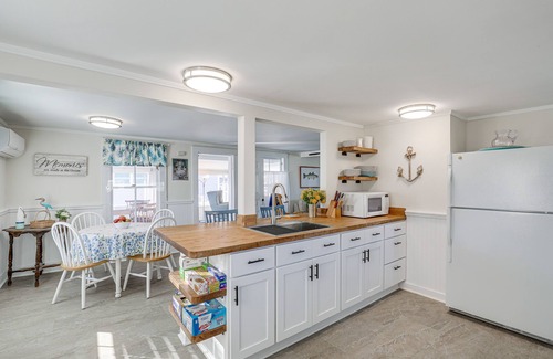 Newbury House | Plum Island Retreat ~ 1-Block Walk to Beach!