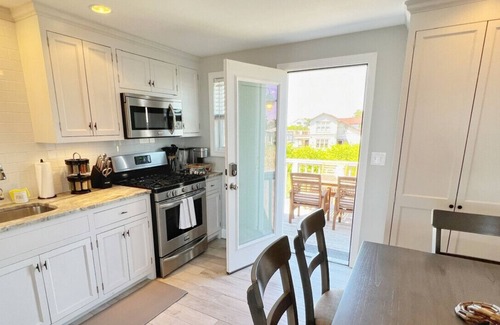 Newbury Apartment | Plum Island Sunkisser: Beachfront & Views! Condo