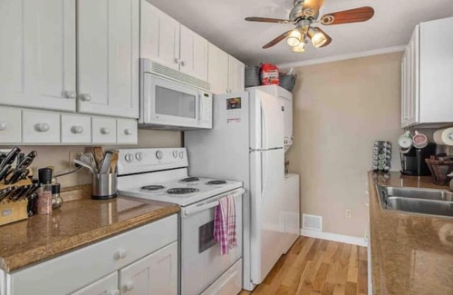 Hampton Condo | Plum Pad: Condo Overlooking the Ocean