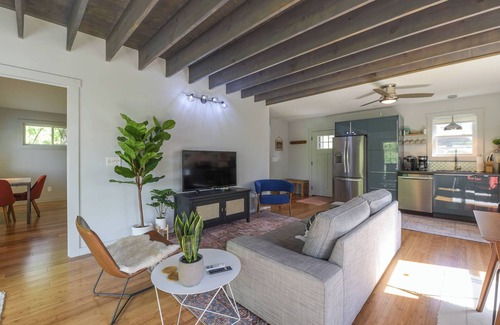 Woodfin House | Plum Perfect Hideaway by AvantStay | Near Downtown
