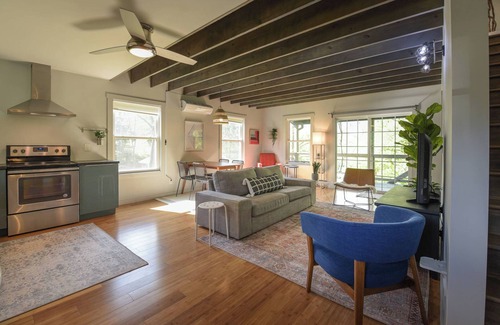 Woodfin House | Plum Perfect Hideaway by AvantStay | Near Downtown