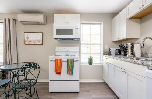 Columbia Apartment | Plush 1 bed APT near Five Points! Bring your pets!