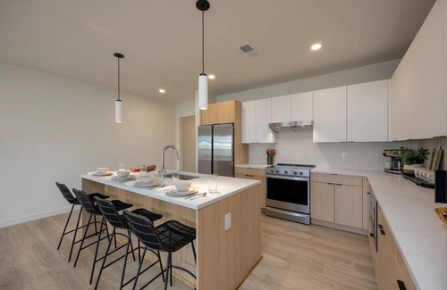 The Gulch House | Plush Haven-2 Unit Combo-Walk To Broadway
