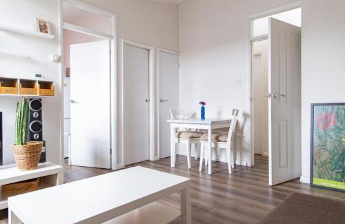 Coldharbour Apartment | Plush Stay for Four in Central Brixton