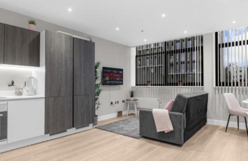 Harrow Apartment | Pluxa Blush - Blush Gem with Private Entrance, Workplace, Harrow Haven