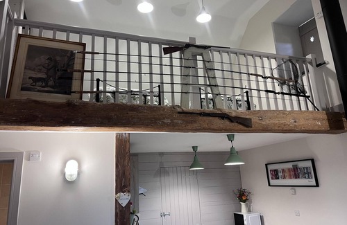 Shorwell House | Poachers Hut 1-bed Cottage, Sleeps 2, Pet Friendly