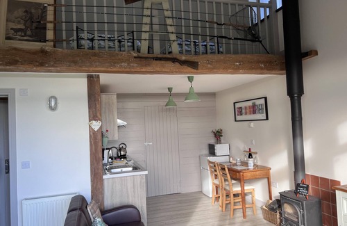 Shorwell House | Poachers Hut 1-bed Cottage, Sleeps 2, Pet Friendly