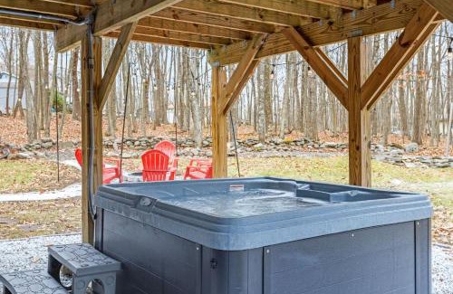 East Stroudsburg House | Pocono Luxury Retreat - Games Hot tub and More
