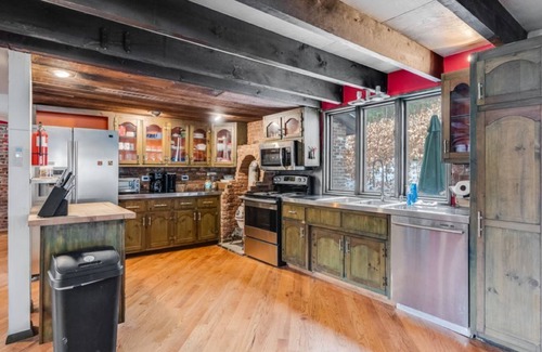 Tunkhannock Township Cabin | ⛷🏔Pocono Mountain : Cozy : Hot Tub : Ping Pong 🏂⭐️